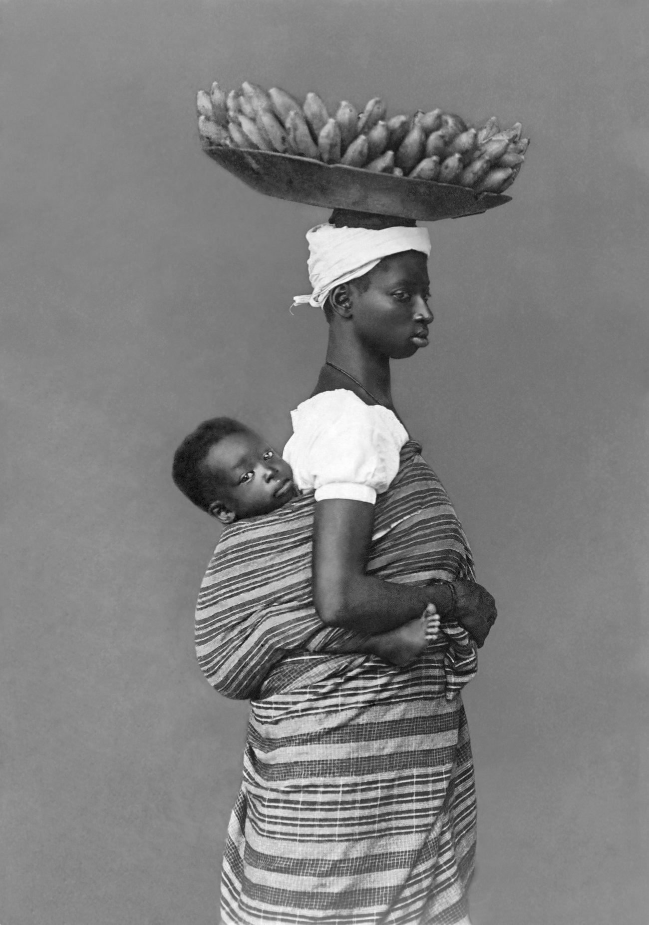 A slave with her child, photographed in 1884, Salvador de Bahia.